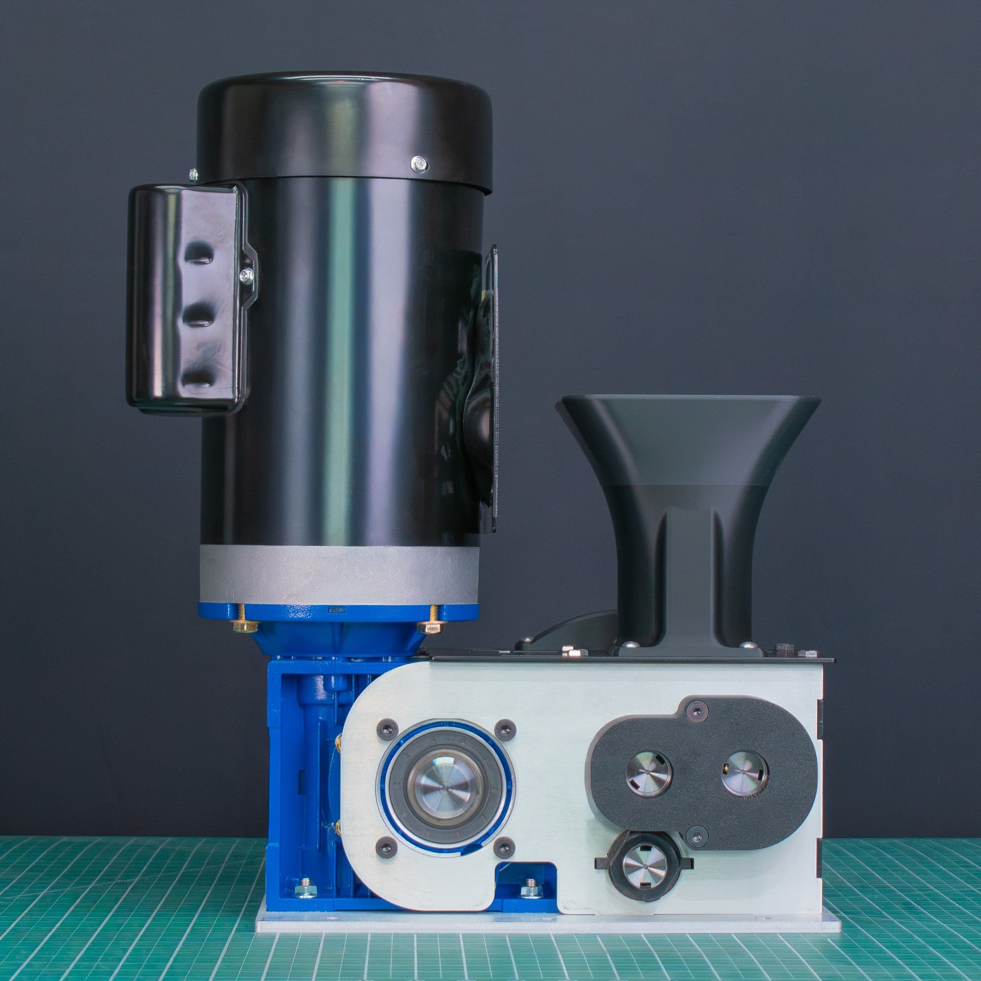 SHREDII 8 Mechanical Kit by Action BOX. Mini industrial shredder used to shred plastic, bottles, metal compatible with a motor. Shredder for tough materials, right side of machine.