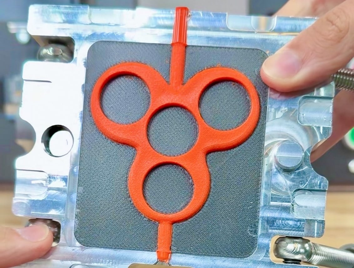 Using INJEKTO 3 to create a plastic injected fidget spinner from a 3D printed plastic injection mold. This technology is by Action BOX.