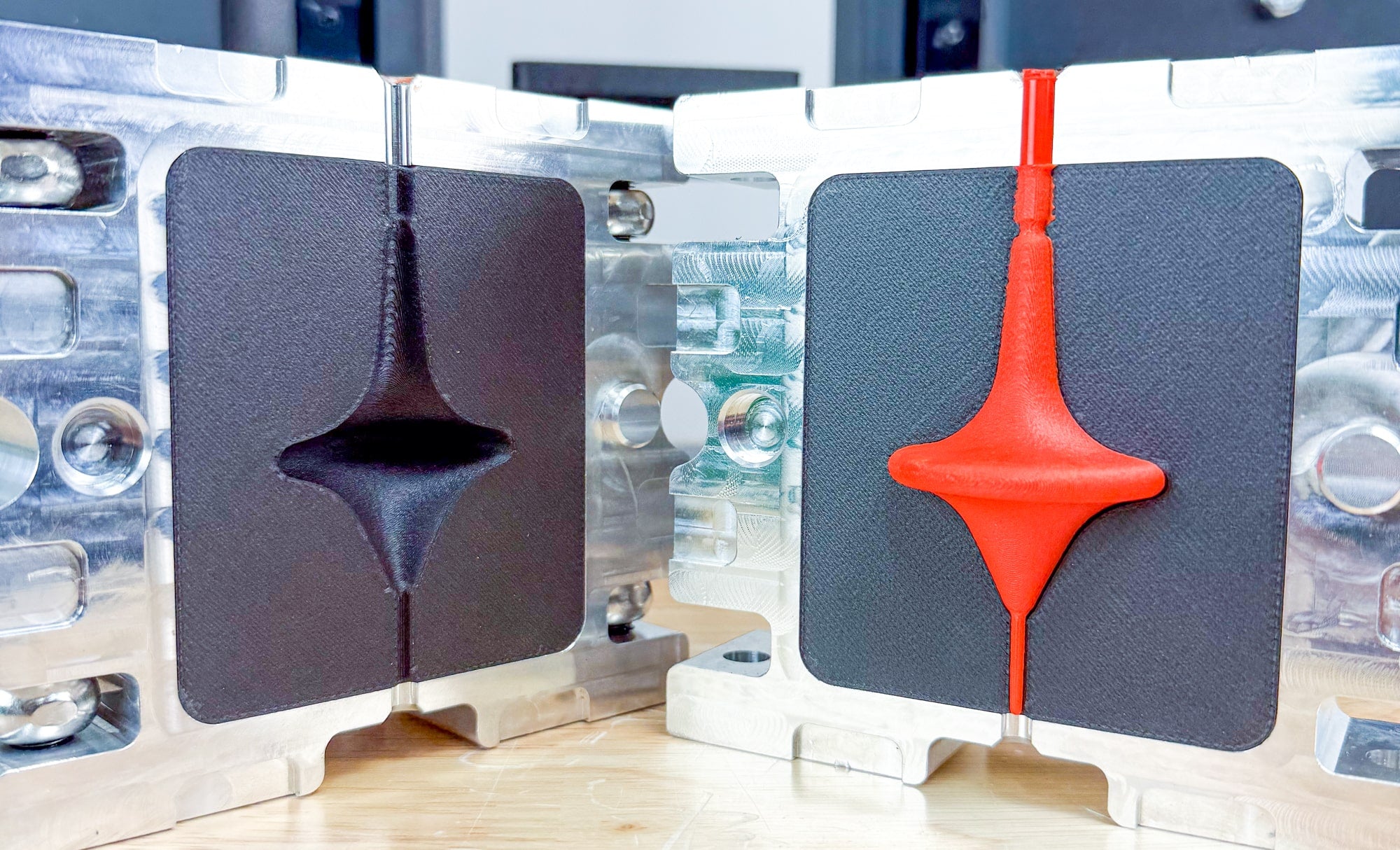 Using INJEKTO 3 to create a plastic injected spinning top from a 3D printed plastic injection mold. This technology is by Action BOX.