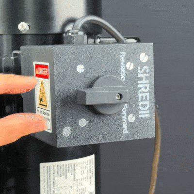 SHREDII 8 forward-reverse safety switch stopping the blades instantly when released for safe and easy operation.